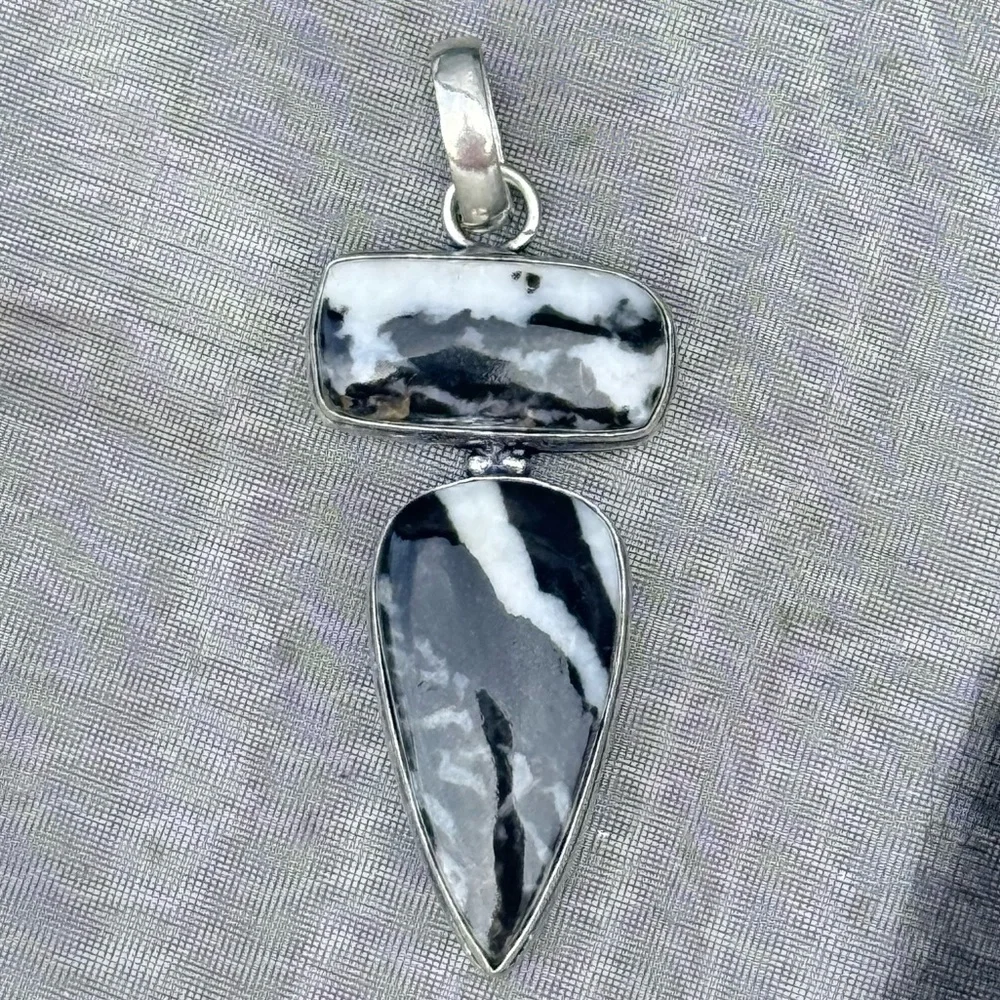 925 Sterling Silver White Buffalo Turquoise Pendant - Picture 4 of 6